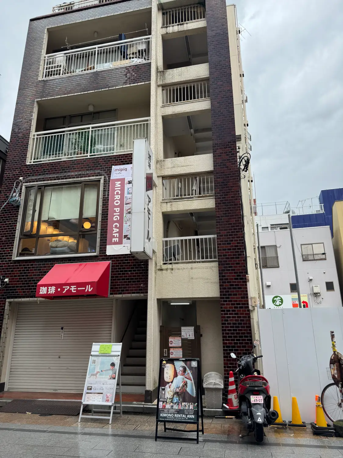 Entrance to Kimono Rental Ann